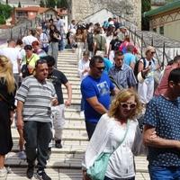 Gužva u Mostaru: Turisti uživali u ljetnom danu