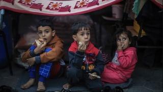 Ispod ruševina izvukli odjeću da se obuku: Jedina želja djece u Gazi je da se rat završi