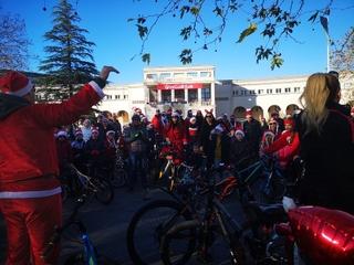 U Mostaru održana tradicionalna vesela biciklijada Djeda Mrazova
