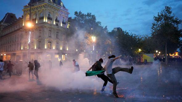 Sa protesta u Parizu - Avaz
