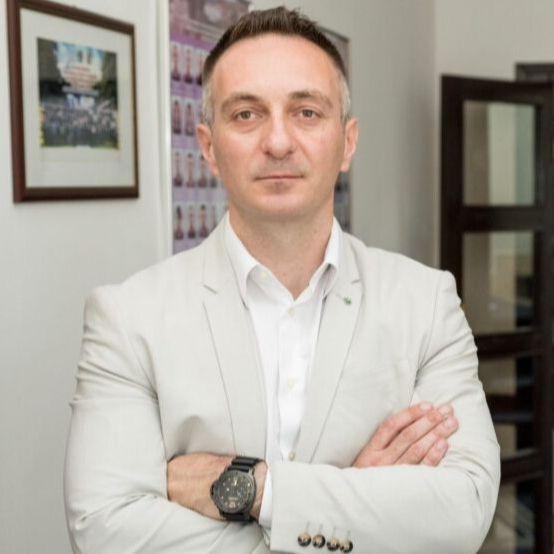 U Podgorici napadnut bivši direktor Policijske akademije, jedan od napadača uhapšen