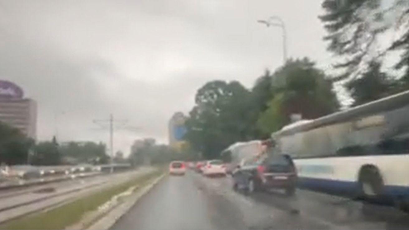 Video / Gužve u centru Sarajeva, kolona vozila na saobraćajnici 