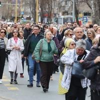 "Avaz" na licu mjesta: Rijeka ljudi krenula prema zgradi MUP-a TK