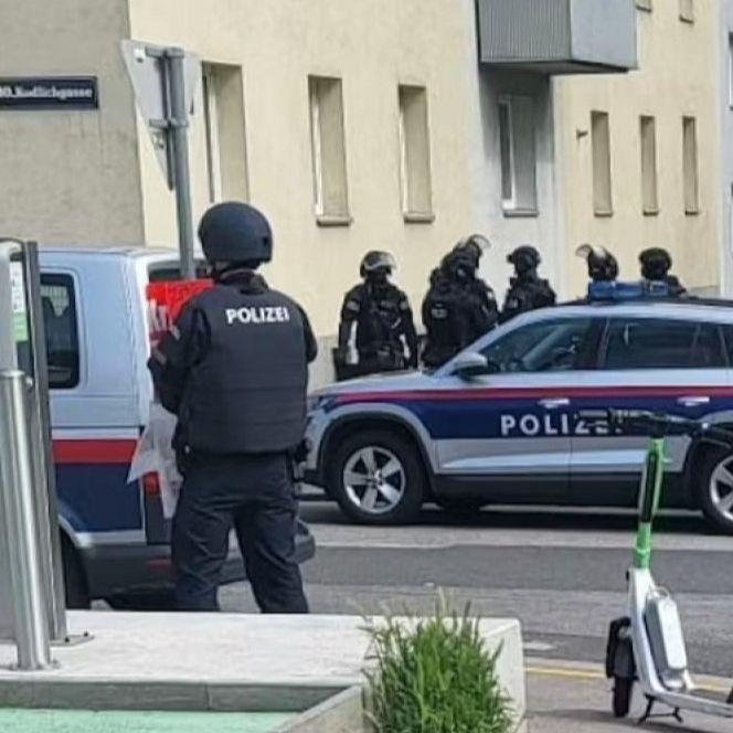 Muškarac iz BiH prijetio ženi nožem: Specijalci upali u stan i uhapsili ga
