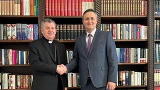 Bećirović razgovarao s nadbiskupom Vrhbosanske nadbiskupije monsinjorom Tomom Vukšićem