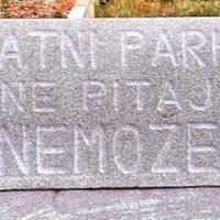 Natpis isklesan u kamenu na Korčuli hit na Facebooku: "Ne pitaj, ne može, ne, ne"