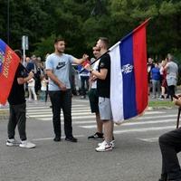 Održan protest ispred Vlade Crne Gore: Okupljeni skandirali Ratku Mladiću