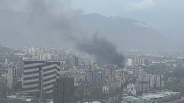 Crni dim kulja nad Sarajevom - Avaz