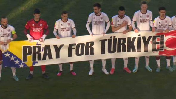 Igrači Sarajeva izašli sa transparentom podrške Turskoj - Avaz
