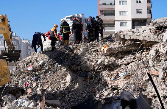 Dva razorna zemljotresa pogodila Tursku i Siriju - Avaz