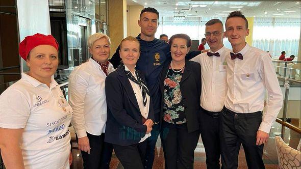 Ronaldo: S osoboljem hotela u kojem borave Portugalci - Avaz