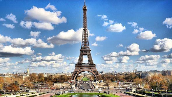 Ajfelov toranj u Parizu - Avaz