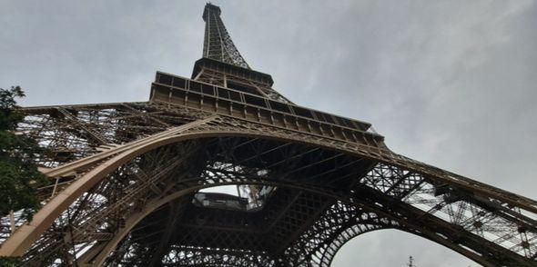 Ajfelov toranj: Simbol Pariza   - Avaz