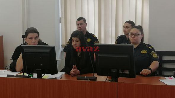 Mirela Bećirević (u sredini) s advokaticom Elmom Arnautović - Avaz