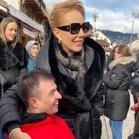 Lepa Brena prošetala Baščaršijom: Uživala u bosanskoj kafi