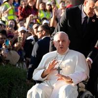 Papa Franjo pozvao svjetske vođe da otjeraju "mračne oblake rata"