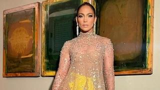 Stajling koji izaziva čisto oduševljenje: Dženifer Lopez u prozirnoj haljini i šljokicama