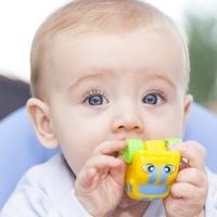 Ove stvari bebe najčešće stavljaju u usta: Kako spriječiti povrede i nezgode