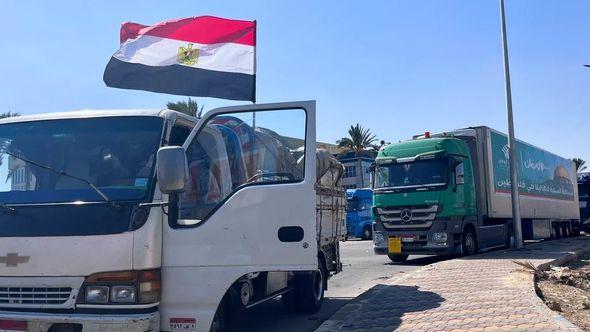 Kamioni čekaju da uđu u Gazu - Avaz