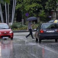 Vozačima u BiH se zbog mokrog kolovoza preporučuje oprezna vožnja 