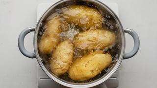 U čemu je trik: Za kuhanje krompira nisu dovoljni samo voda i so