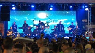 Brojne Sarajlije i gosti uživali na koncertu na Baščaršiji