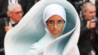 Manekenka s hidžabom na crvenom tepihu u Kanu sve oduševila