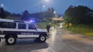 Kiša napravila velike probleme u Maglaju: Poplavljena oba ulaza u grad sa M-17, zatvoren put Zavidovići-Doboj