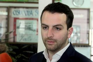 Omer Berbić, kandidat za gradonačelnika Tuzle tvrdi: Dijele se paketi, a na nekim mjestima i novac