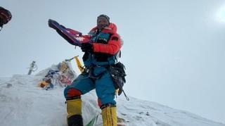Nepalac se po 30. put popeo na vrh Everesta, oborio svjetski rekord