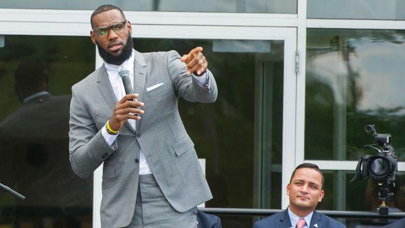 LeBron James speaks at the opening ceremony for the I Promise School in Akron, Ohio - Avaz