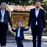 Irfan Čengić na biračko mjesto došao u društvu supruge i sina: Otklonimo krizu koja traje već šest mjeseci