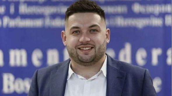 Kenan Uzunović - Avaz