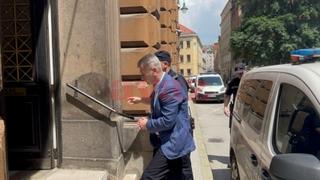 Foto + video / Hadžibajrić s lisicama na rukama doveden u Kantonalni sud