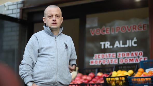 Aljić ispred trgovine: Posao za sada ide dobro  - Avaz