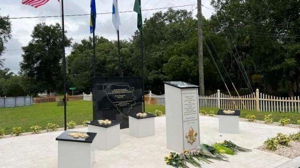 Otkriven prvi spomenik žrtvama genocida - Avaz