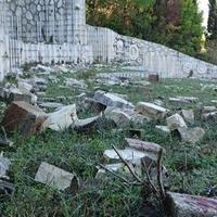 UABNOR Mostar: Istraga o skrnavljenju Partizanskog spomen groblja se namjerno opstruira zbog politike