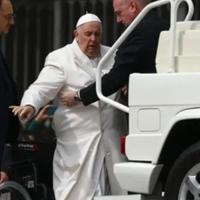 Papa Franjo se osjeća bolje: Ljekari su optimistični