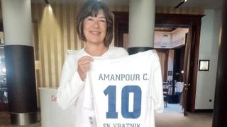 Kristijan Amanpur dobila dres FK Vratnik: "Cijenimo i pamtimo"