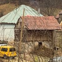 Mještani Ljubetova koje je pogodio zemljotres: Potrebno nam je još radne snage, pada kiša, kuće su najlonom pokrivene