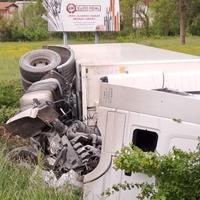 Saobraćajna nesreća kod Maglaja: Kamion se prevrnuo 