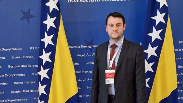 Ahmed Lindov - Avaz