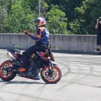 Foto + video / Red Bullov motociklist Aras izvodio akrobacije na garaži "Avaz Twist Towera"