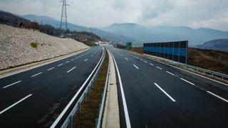 BIHAMK: Zbog guste magle smanjena vidljivost na autoputu od Sarajeva do Zenice