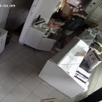 Video / U Brčkom opljačkao pekaru