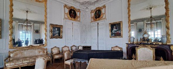 Još jedna prostorija za prijem gostiju u Versajskom dvorcu - Avaz