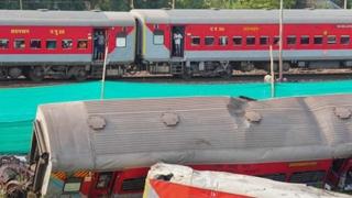 Indijske vlasti pozivaju građane da identificiraju još 100 tijela poginulih u željezničkoj nesreći