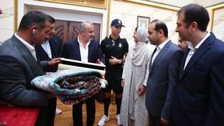 Doček vrijedan jednog od najboljih: Predsjednik protivničkog kluba Ronaldu poklonio perzijski tepih