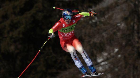 Switzerland's Marco Odermatt speeds down the course during an alpine ski, men's World Cup super-G, in Cortina d'Ampezzo - Avaz