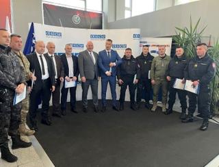 Ministar Nešić i šef Misije OSCE-a uručili 11 specijalnih vozila 